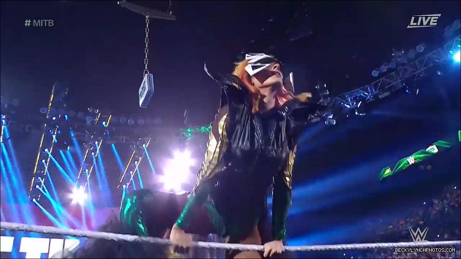 WWE_Money_In_The_Bank_2022_720p_WEB_h264-HEEL_mp4_000361921.jpg