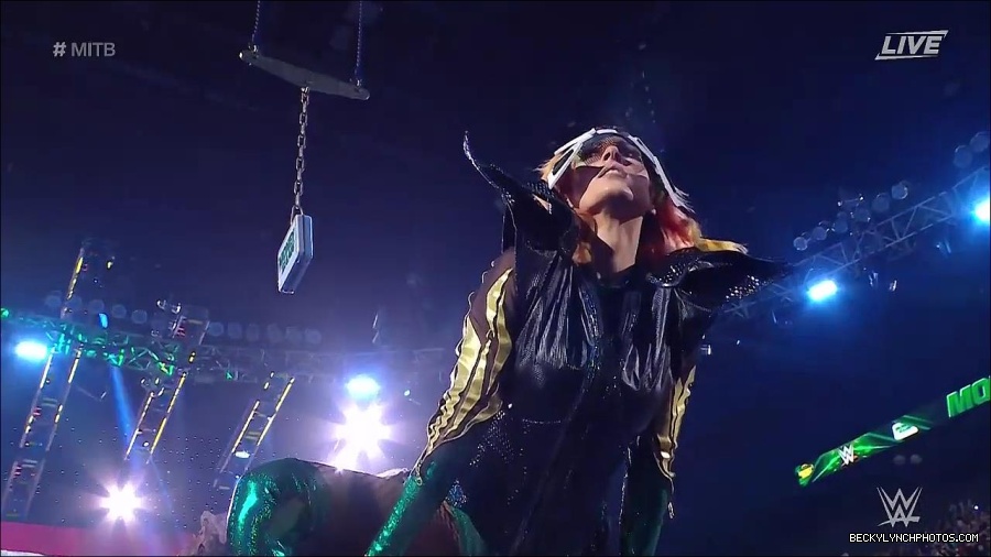 WWE_Money_In_The_Bank_2022_720p_WEB_h264-HEEL_mp4_000363121.jpg