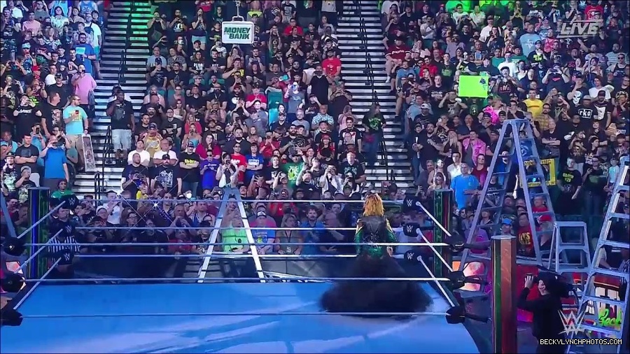 WWE_Money_In_The_Bank_2022_720p_WEB_h264-HEEL_mp4_000366721.jpg