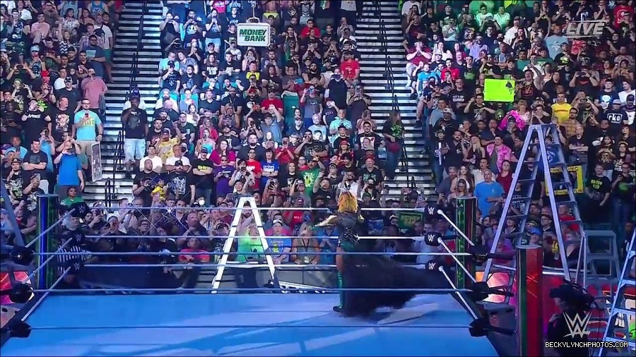 WWE_Money_In_The_Bank_2022_720p_WEB_h264-HEEL_mp4_000367521.jpg
