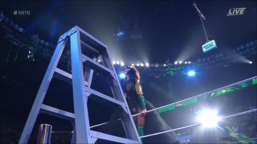 WWE_Money_In_The_Bank_2022_720p_WEB_h264-HEEL_mp4_000369121.jpg