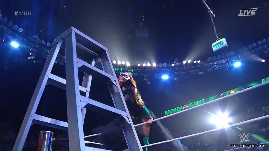 WWE_Money_In_The_Bank_2022_720p_WEB_h264-HEEL_mp4_000369521.jpg