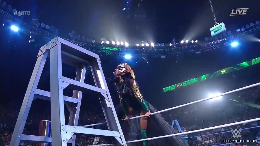 WWE_Money_In_The_Bank_2022_720p_WEB_h264-HEEL_mp4_000370321.jpg