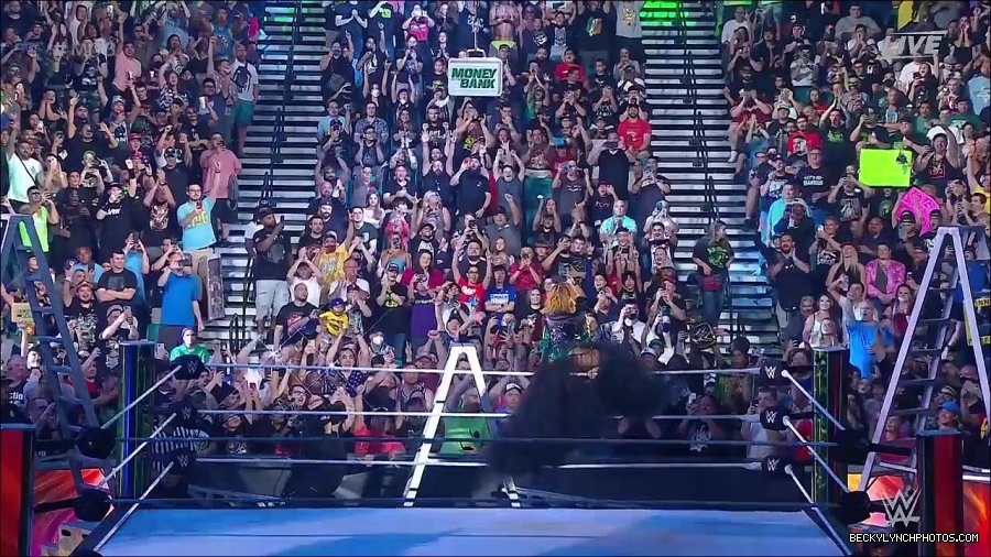 WWE_Money_In_The_Bank_2022_720p_WEB_h264-HEEL_mp4_000370721.jpg