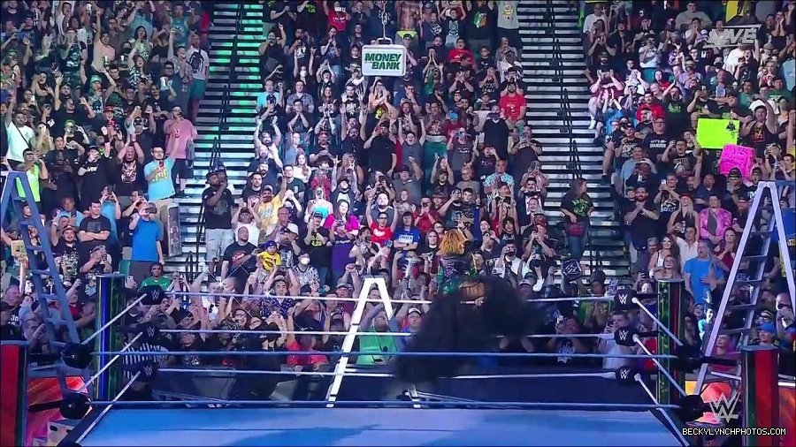 WWE_Money_In_The_Bank_2022_720p_WEB_h264-HEEL_mp4_000371121.jpg