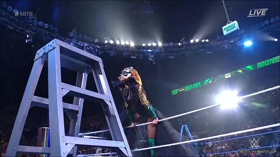 WWE_Money_In_The_Bank_2022_720p_WEB_h264-HEEL_mp4_000371521.jpg