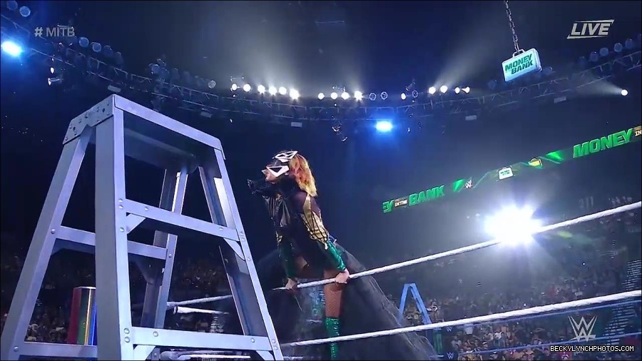 WWE_Money_In_The_Bank_2022_720p_WEB_h264-HEEL_mp4_000371921.jpg