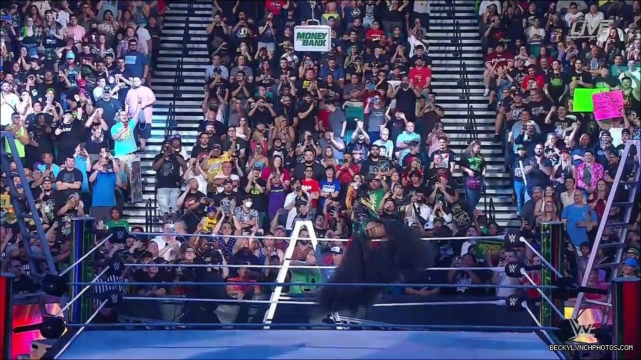 WWE_Money_In_The_Bank_2022_720p_WEB_h264-HEEL_mp4_000373521.jpg