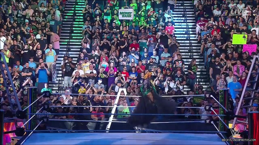 WWE_Money_In_The_Bank_2022_720p_WEB_h264-HEEL_mp4_000374721.jpg