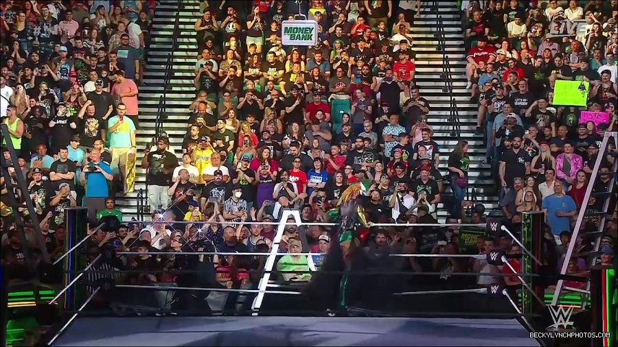 WWE_Money_In_The_Bank_2022_720p_WEB_h264-HEEL_mp4_000375121.jpg