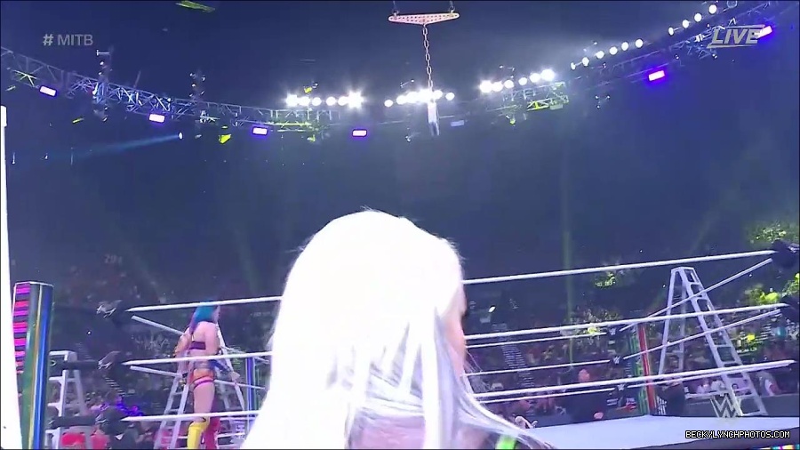 WWE_Money_In_The_Bank_2022_720p_WEB_h264-HEEL_mp4_000457121.jpg