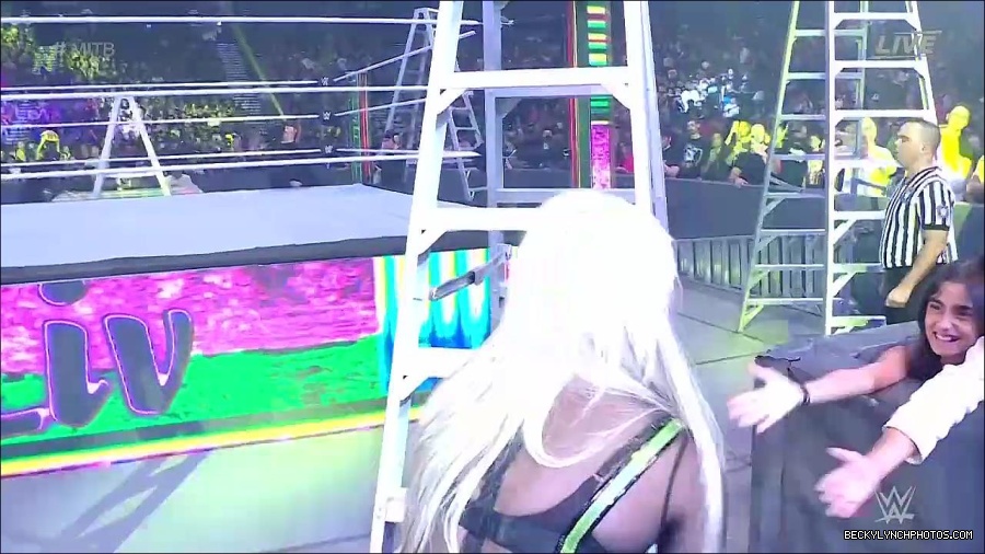 WWE_Money_In_The_Bank_2022_720p_WEB_h264-HEEL_mp4_000458721.jpg