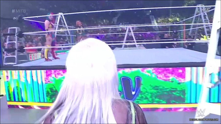 WWE_Money_In_The_Bank_2022_720p_WEB_h264-HEEL_mp4_000459521.jpg