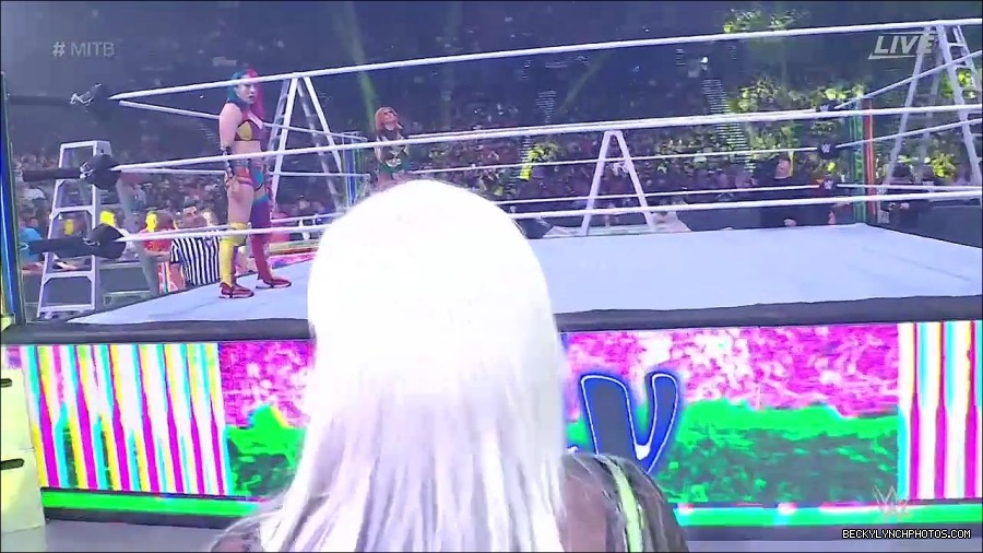 WWE_Money_In_The_Bank_2022_720p_WEB_h264-HEEL_mp4_000459921.jpg