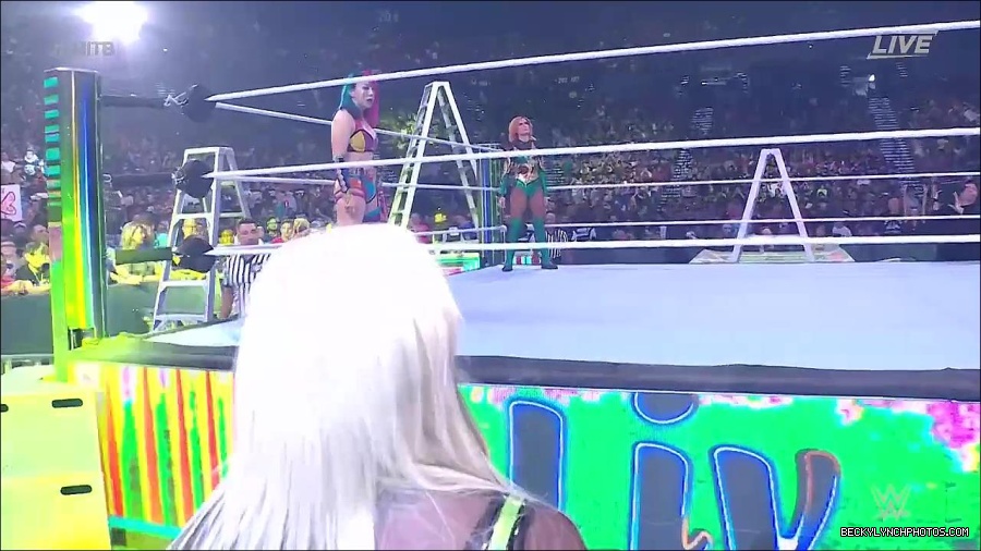 WWE_Money_In_The_Bank_2022_720p_WEB_h264-HEEL_mp4_000460721.jpg