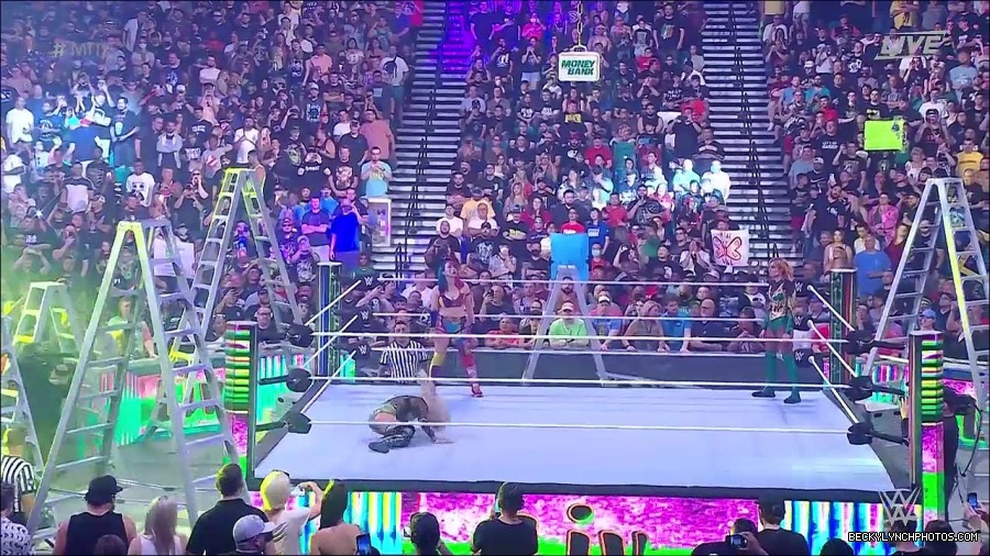 WWE_Money_In_The_Bank_2022_720p_WEB_h264-HEEL_mp4_000463521.jpg