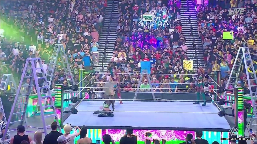 WWE_Money_In_The_Bank_2022_720p_WEB_h264-HEEL_mp4_000463921.jpg