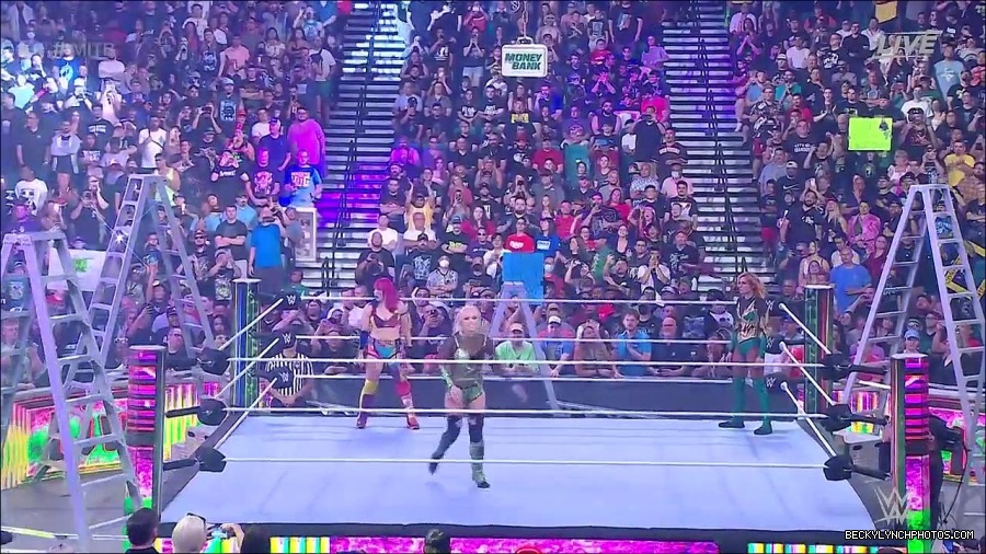 WWE_Money_In_The_Bank_2022_720p_WEB_h264-HEEL_mp4_000467121.jpg