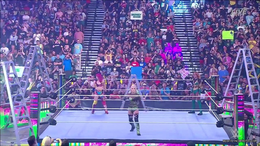 WWE_Money_In_The_Bank_2022_720p_WEB_h264-HEEL_mp4_000467521.jpg