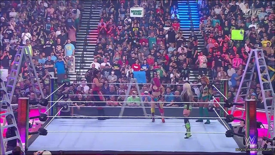 WWE_Money_In_The_Bank_2022_720p_WEB_h264-HEEL_mp4_000509521.jpg