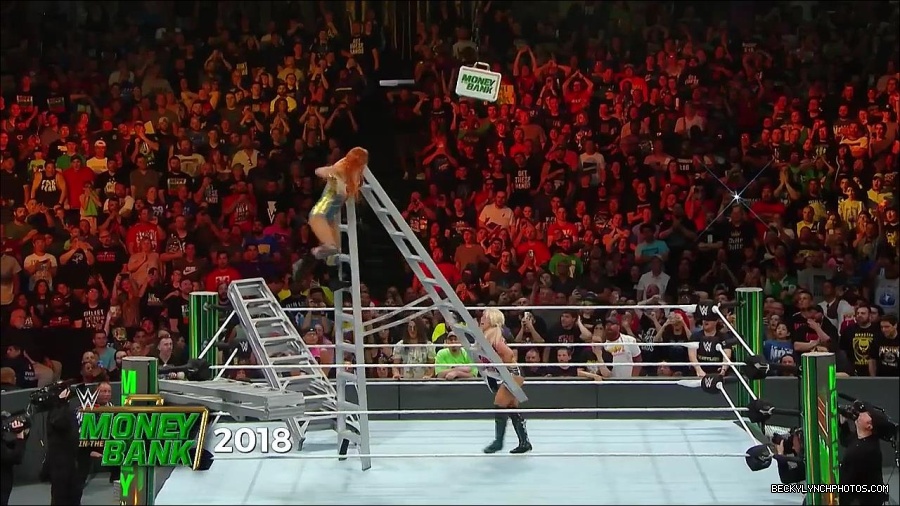 WWE_Money_In_The_Bank_2022_720p_WEB_h264-HEEL_mp4_000645154.jpg