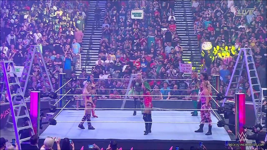 WWE_Money_In_The_Bank_2022_720p_WEB_h264-HEEL_mp4_000666354.jpg