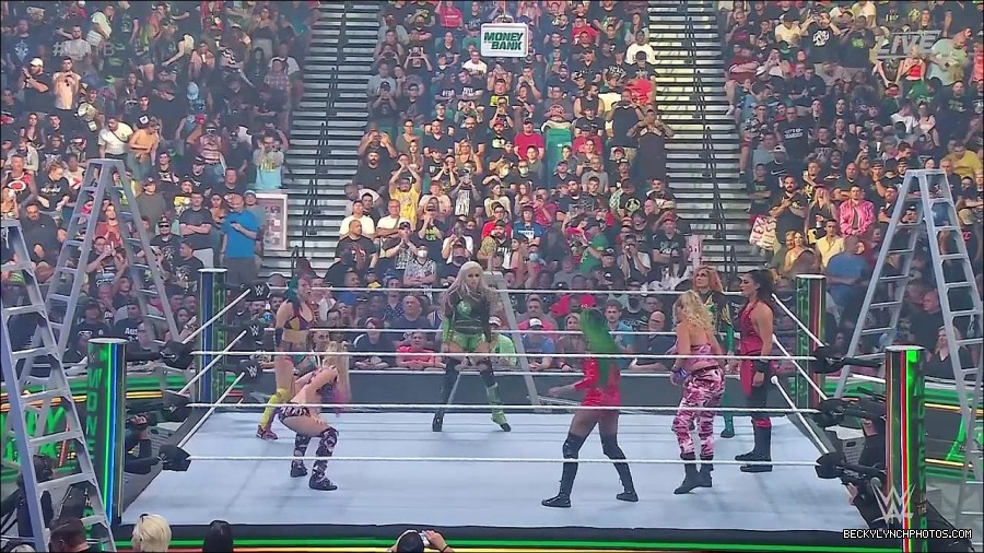 WWE_Money_In_The_Bank_2022_720p_WEB_h264-HEEL_mp4_000683554.jpg