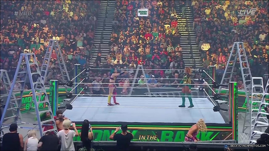 WWE_Money_In_The_Bank_2022_720p_WEB_h264-HEEL_mp4_000697154.jpg