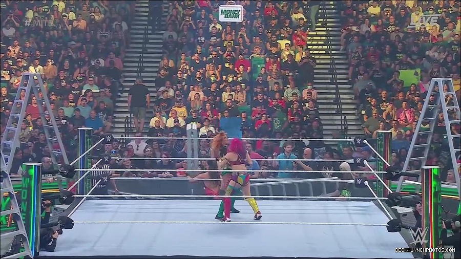 WWE_Money_In_The_Bank_2022_720p_WEB_h264-HEEL_mp4_000708354.jpg