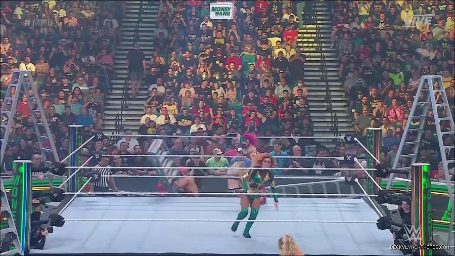 WWE_Money_In_The_Bank_2022_720p_WEB_h264-HEEL_mp4_000711954.jpg