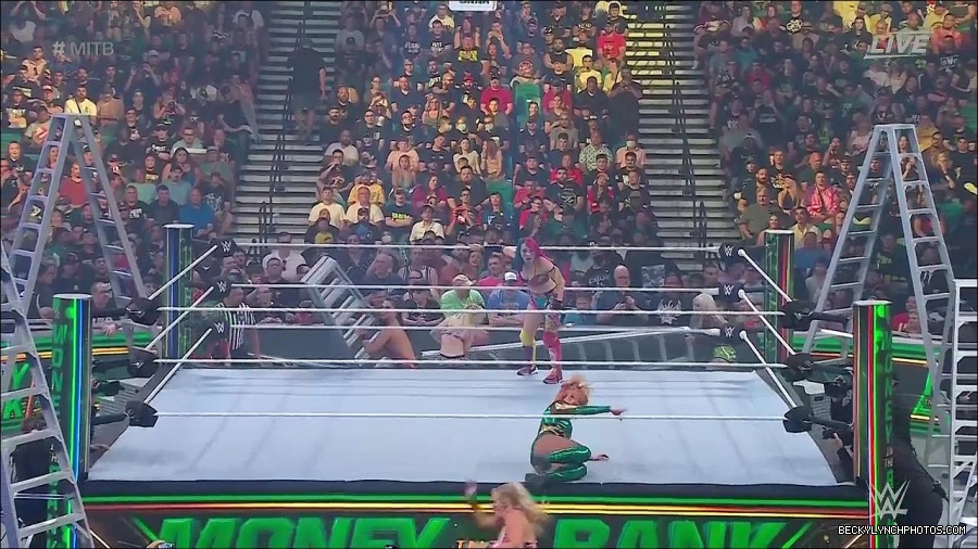 WWE_Money_In_The_Bank_2022_720p_WEB_h264-HEEL_mp4_000713154.jpg