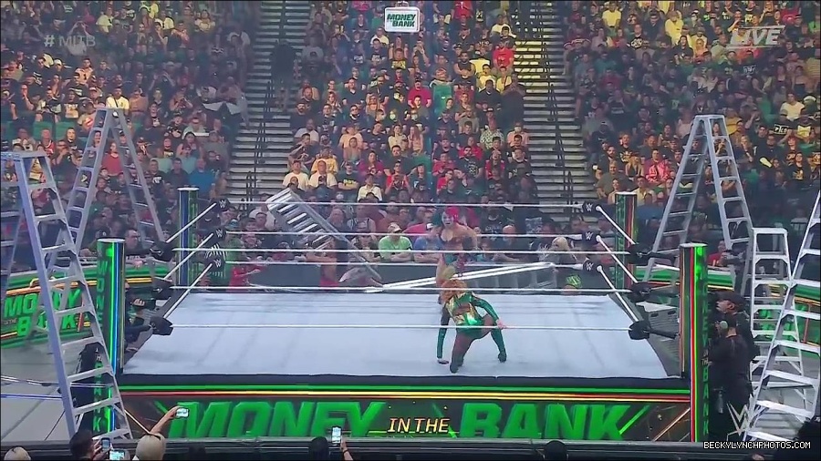 WWE_Money_In_The_Bank_2022_720p_WEB_h264-HEEL_mp4_000714354.jpg
