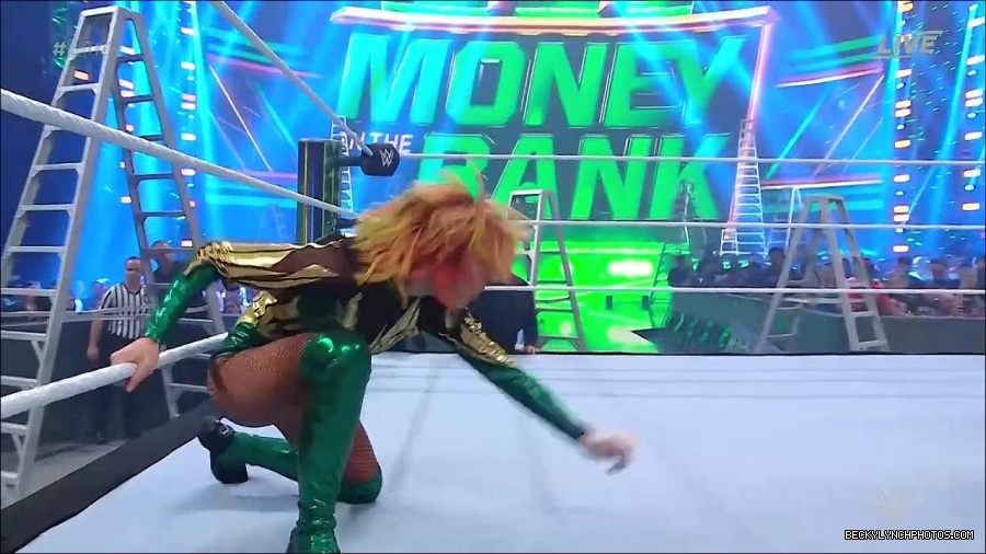 WWE_Money_In_The_Bank_2022_720p_WEB_h264-HEEL_mp4_000714754.jpg