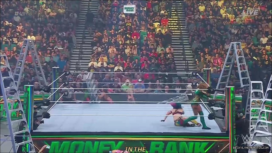 WWE_Money_In_The_Bank_2022_720p_WEB_h264-HEEL_mp4_000715554.jpg