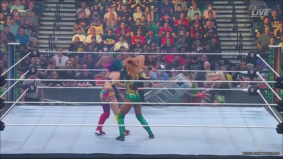 WWE_Money_In_The_Bank_2022_720p_WEB_h264-HEEL_mp4_000725154.jpg
