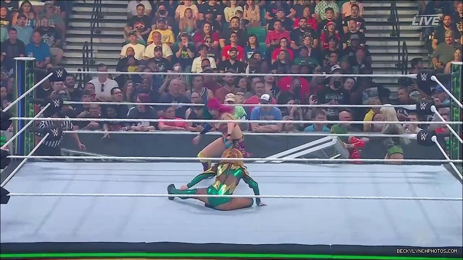 WWE_Money_In_The_Bank_2022_720p_WEB_h264-HEEL_mp4_000729154.jpg