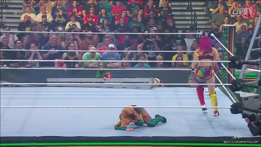 WWE_Money_In_The_Bank_2022_720p_WEB_h264-HEEL_mp4_000735554.jpg