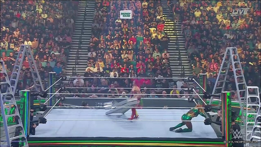 WWE_Money_In_The_Bank_2022_720p_WEB_h264-HEEL_mp4_000743154.jpg
