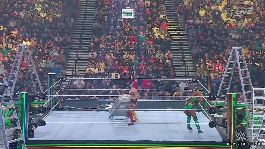 WWE_Money_In_The_Bank_2022_720p_WEB_h264-HEEL_mp4_000743954.jpg