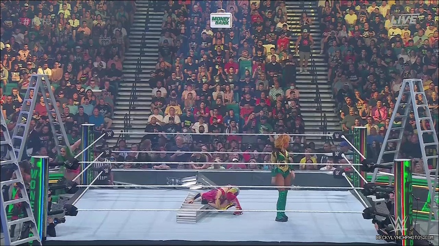 WWE_Money_In_The_Bank_2022_720p_WEB_h264-HEEL_mp4_000748754.jpg