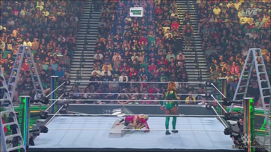 WWE_Money_In_The_Bank_2022_720p_WEB_h264-HEEL_mp4_000749954.jpg