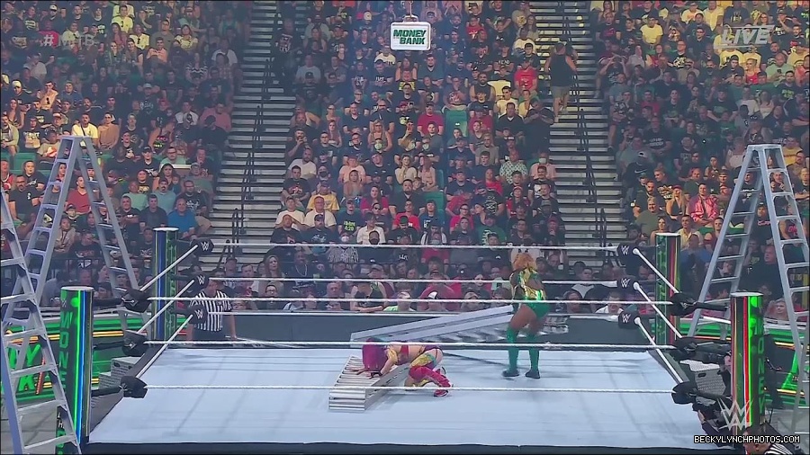 WWE_Money_In_The_Bank_2022_720p_WEB_h264-HEEL_mp4_000756754.jpg