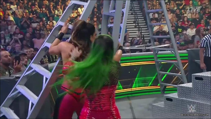 WWE_Money_In_The_Bank_2022_720p_WEB_h264-HEEL_mp4_000757554.jpg