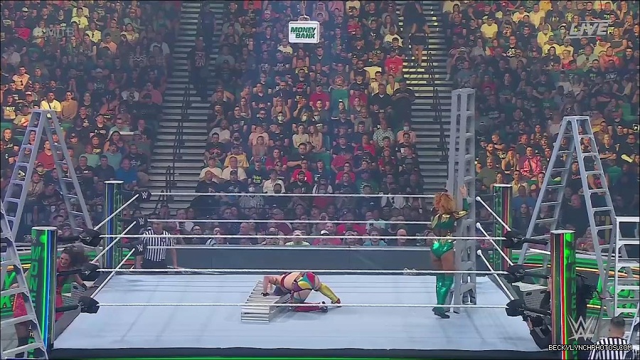 WWE_Money_In_The_Bank_2022_720p_WEB_h264-HEEL_mp4_000762754.jpg