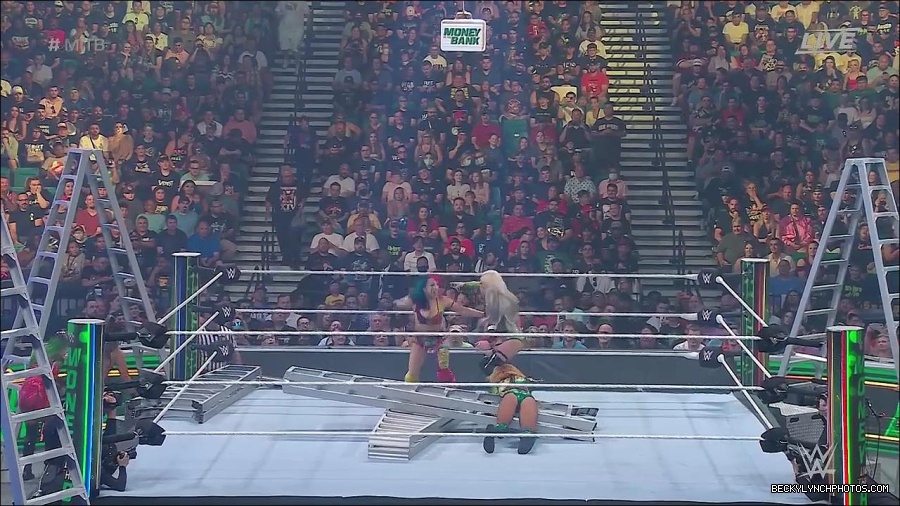 WWE_Money_In_The_Bank_2022_720p_WEB_h264-HEEL_mp4_000775154.jpg