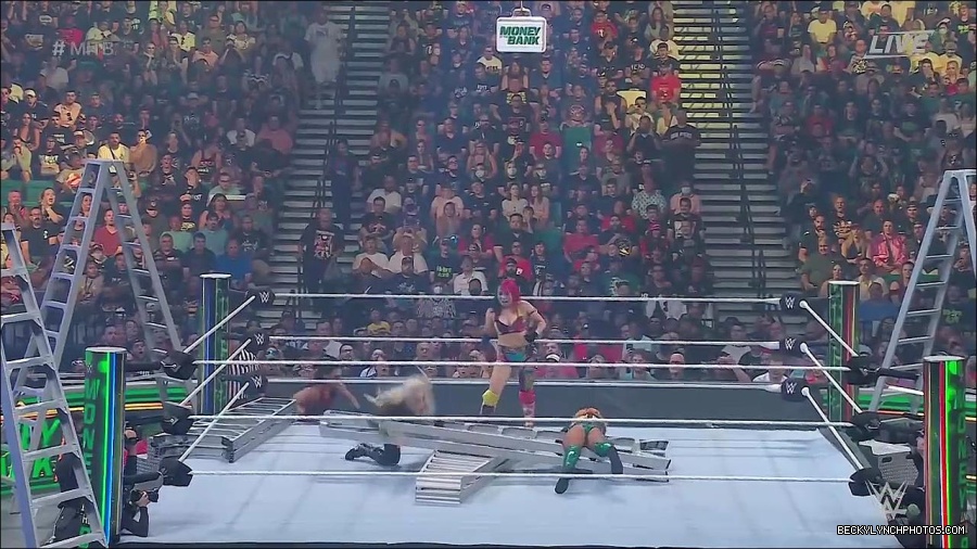 WWE_Money_In_The_Bank_2022_720p_WEB_h264-HEEL_mp4_000777154.jpg