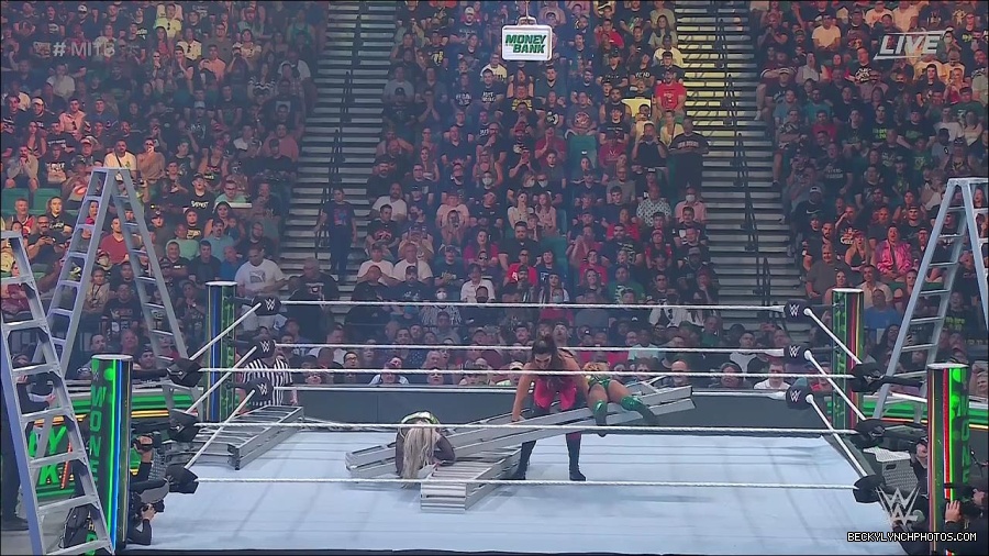 WWE_Money_In_The_Bank_2022_720p_WEB_h264-HEEL_mp4_000790787.jpg