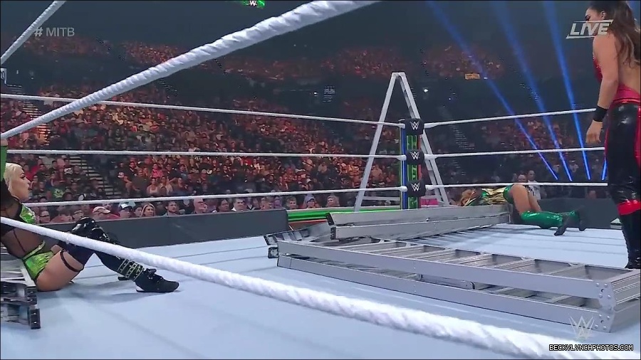 WWE_Money_In_The_Bank_2022_720p_WEB_h264-HEEL_mp4_000815187.jpg