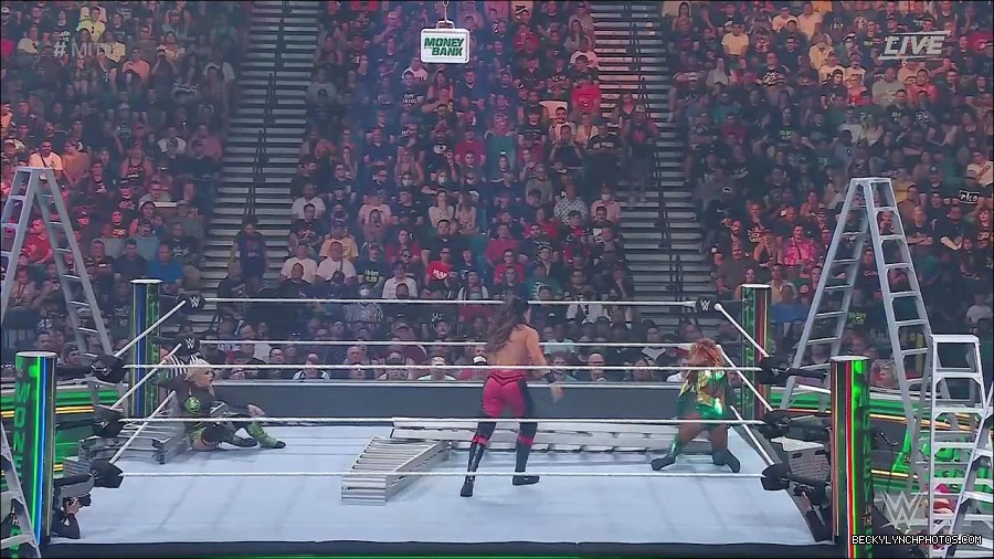 WWE_Money_In_The_Bank_2022_720p_WEB_h264-HEEL_mp4_000815987.jpg