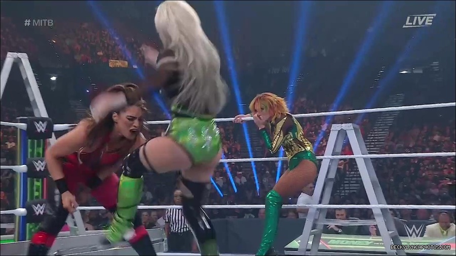 WWE_Money_In_The_Bank_2022_720p_WEB_h264-HEEL_mp4_000818787.jpg